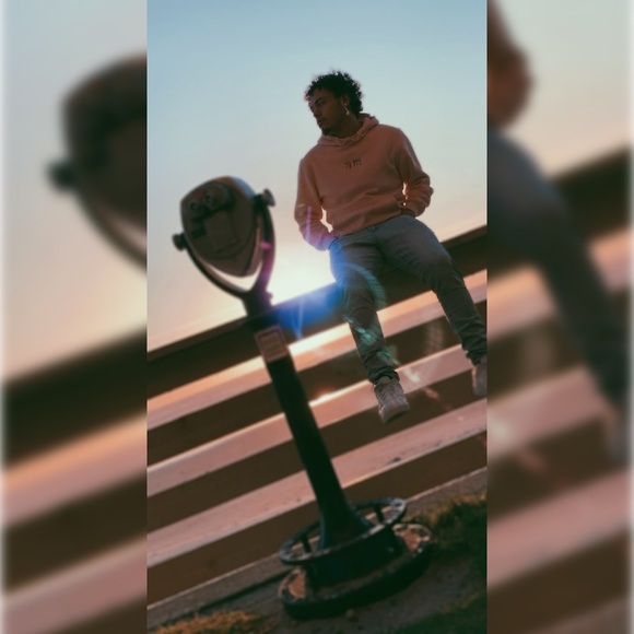 Meet your Posher, Damian - Picture 2 of 2